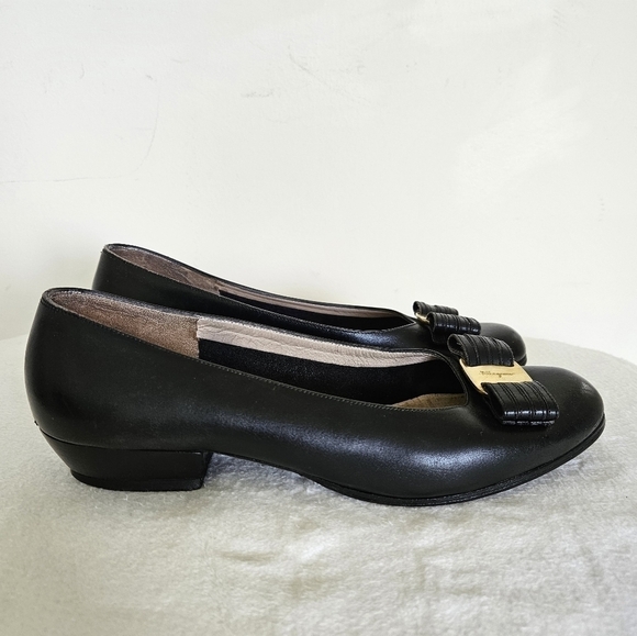 Salvatore Ferragamo Vara Bow Pump Shoes - Picture 5 of 12